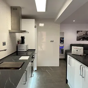 Apartamento Espacioso De Diseno A 3 Min Renfe. Apartamento